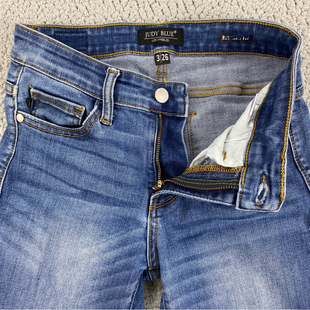 Judy Blue Women's Relaxed Fit Ankle Stretch Denim Jeans  |  Size:  3/26 - Picture 3 of 14